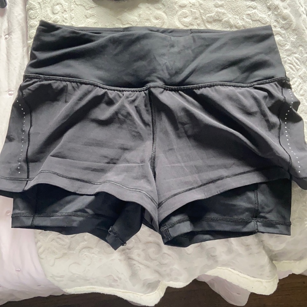 black lululemon shorts